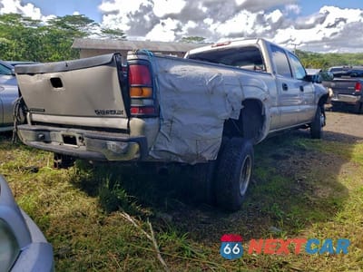 Trzecie zdjęcie samochodu z tyłu: 2004 CHEVROLET SILVERADO K3500 VIN:1GCJK33244F264001 - miniatura