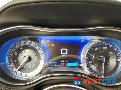 Zdjęcie 9 z 13 samochodu: 2023 CHRYSLER 300 TOURING L VIN:2C3CCASG4PH647015 - miniatura