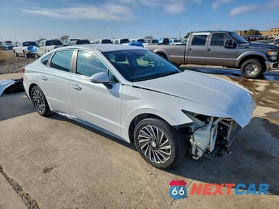 Czwarte zdjęcie samochodu z boku: 2022 HYUNDAI SONATA HYBRID SEL VIN:KMHL34JJ0NA046413 - miniatura