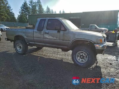 Czwarte zdjęcie samochodu z boku: 1993 TOYOTA PICKUP 1/2 TON EXTRA LONG WHEELBASE DX VIN:4TAVN13D9PZ138701 - miniatura