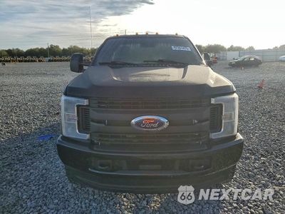 Piąte zdjęcie samochodu w środku: 2019 FORD F250 SUPER DUTY VIN:1FTBF2BT1KEF99880 - miniatura
