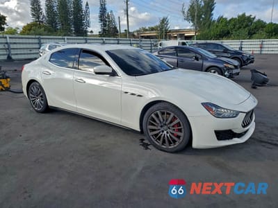 Czwarte zdjęcie samochodu z boku: 2018 MASERATI GHIBLI S VIN:ZAM57YTA3J1293095 - miniatura