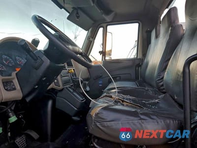 Zdjęcie 7 z 13 samochodu: 2017 INTERNATIONAL 4300 TRUCK CAB AND CHASSIS VIN:1HTMMMML6HH430374 - miniatura