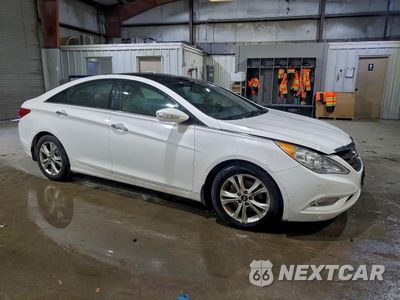 Czwarte zdjęcie samochodu z boku: 2013 HYUNDAI SONATA SE VIN:5NPEC4AC7DH533954 - miniatura