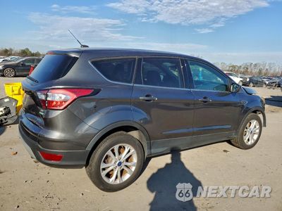 Trzecie zdjęcie samochodu z tyłu: 2017 FORD ESCAPE SE VIN:1FMCU9GD1HUD47447 - miniatura