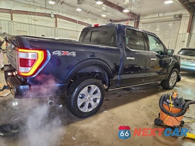 Trzecie zdjęcie samochodu z tyłu: 2023 FORD F150 SUPERCREW VIN:1FTFW1E83PFA70127 - miniatura