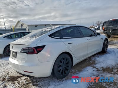 Trzecie zdjęcie samochodu z tyłu: 2021 TESLA MODEL 3 VIN:5YJ3E1EB6MF993011 - miniatura