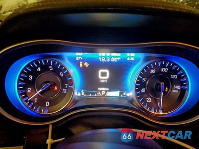 Zdjęcie 9 z 11 samochodu: 2015 CHRYSLER 300C VIN:2C3CCAKG9FH782053 - miniatura