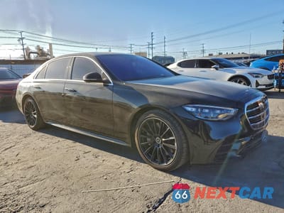 Czwarte zdjęcie samochodu z boku: 2022 MERCEDES-BENZ S 500 4MATIC VIN:W1K6G6DB3NA166217 - miniatura