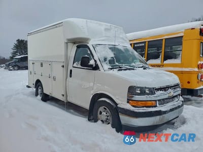 Czwarte zdjęcie samochodu z boku: 2018 CHEVROLET EXPRESS G3500 VIN:1GB0GRFGXJ1336419 - miniatura