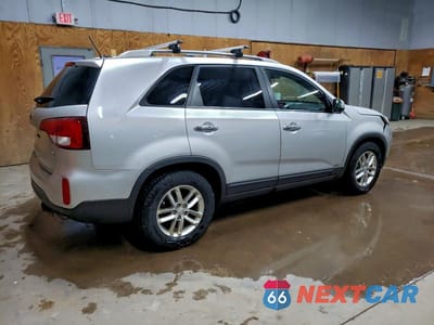 Trzecie zdjęcie samochodu z tyłu: 2015 KIA SORENTO LX VIN:5XYKTDA78FG602196 - miniatura