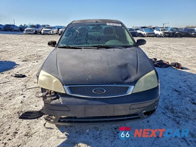 Piąte zdjęcie samochodu w środku: 2005 FORD FOCUS ZX4 VIN:1FAFP34N25W213457 - miniatura