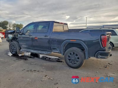 Drugie zdjęcie samochodu z przodu: 2024 GMC SIERRA K2500 AT4 VIN:1GT49PEY6RF215245 - miniatura
