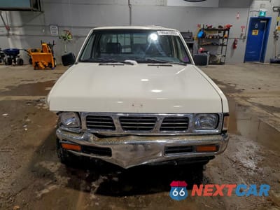 Piąte zdjęcie samochodu w środku: 1993 NISSAN TRUCK SHORT WHEELBASE VIN:1N6SD11S4PC326540 - miniatura