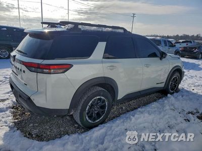 Trzecie zdjęcie samochodu z tyłu: 2023 NISSAN PATHFINDER SV VIN:5N1DR3BD0PC227878 - miniatura