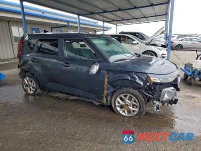 Czwarte zdjęcie samochodu z boku: 2020 KIA SOUL LX VIN:KNDJ23AU2L7057720 - miniatura