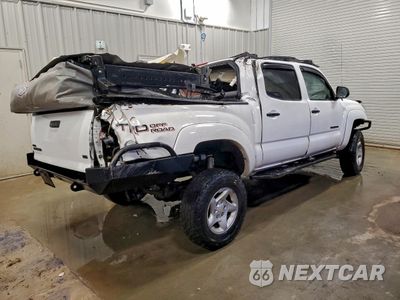 Trzecie zdjęcie samochodu z tyłu: 2015 TOYOTA TACOMA DOUBLE CAB VIN:3TMLU4ENXFM169591 - miniatura
