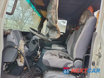 Zdjęcie 7 z 12 samochodu: 2018 ISUZU NPR BOX TRUCK VIN:JALC4W169J7009780 - miniatura