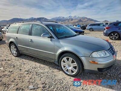 Czwarte zdjęcie samochodu z boku: 2005 VOLKSWAGEN PASSAT GLX 4MOTION VIN:WVWYU63B15E106877 - miniatura