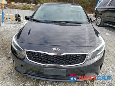 Piąte zdjęcie samochodu w środku: 2018 KIA FORTE LX VIN:3KPFK4A78JE230675 - miniatura