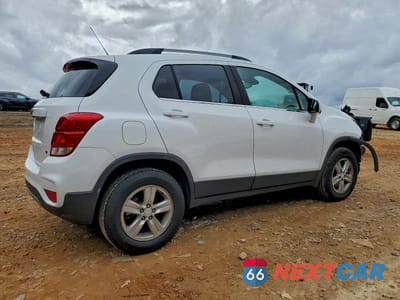 Trzecie zdjęcie samochodu z tyłu: 2019 CHEVROLET TRAX 1LT VIN:3GNCJPSBXKL192073 - miniatura