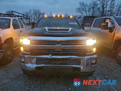 Piąte zdjęcie samochodu w środku: 2017 CHEVROLET SILVERADO K3500 LT VIN:1GB4KZCY2HF139299 - miniatura
