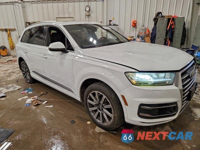 Czwarte zdjęcie samochodu z boku: 2017 AUDI Q7 PREMIUM PLUS VIN:WA1LAAF73HD021279 - miniatura