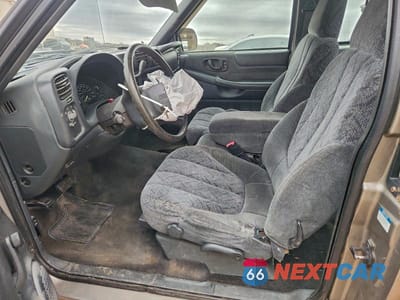 Zdjęcie 7 z 13 samochodu: 2001 GMC SONOMA VIN:1GTCS195X18176228 - miniatura