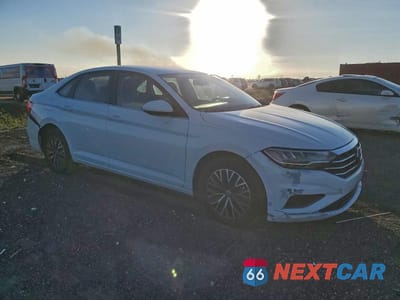 Czwarte zdjęcie samochodu z boku: 2021 VOLKSWAGEN JETTA S VIN:3VWC57BU8MM052631 - miniatura