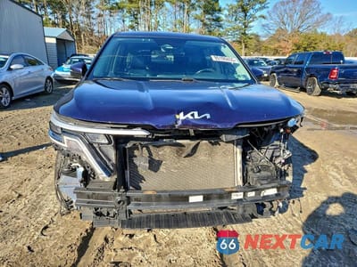 Piąte zdjęcie samochodu w środku: 2022 KIA CARNIVAL LX VIN:KNDNB4H3XN6125050 - miniatura