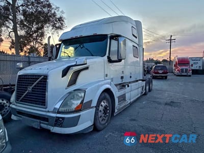 Drugie zdjęcie samochodu z przodu: 2014 VOLVO VN VNL VIN:4V4NC9EH0EN158756 - miniatura