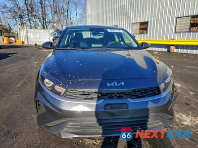 Piąte zdjęcie samochodu w środku: 2023 KIA FORTE LX VIN:3KPF24AD5PE675079 - miniatura