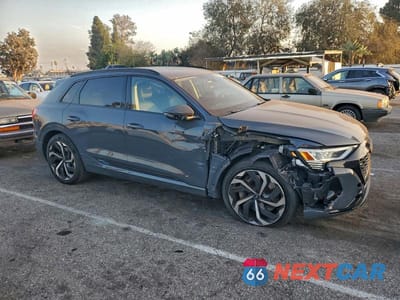 Czwarte zdjęcie samochodu z boku: 2024 AUDI Q8 E-TRON PREMIUM PLUS VIN:WA15AAGE4RB053550 - miniatura
