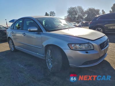 Czwarte zdjęcie samochodu z boku: 2010 VOLVO S40 2.4I VIN:YV1382MS4A2495381 - miniatura