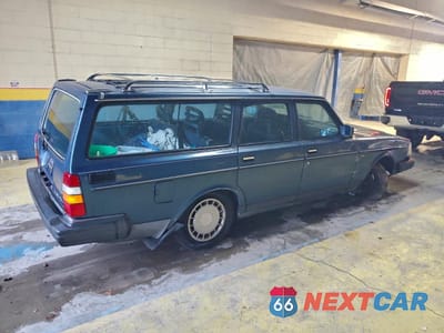 Trzecie zdjęcie samochodu z tyłu: 1989 VOLVO 245 DL VIN:YV1AX8850K1838843 - miniatura