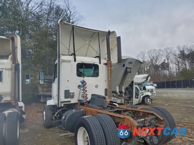 Trzecie zdjęcie samochodu z tyłu: 2014 KENWORTH T680 SEMI TRUCK VIN:1XKYA48X6EJ403110 - miniatura