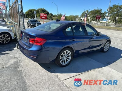 Czwarte zdjęcie samochodu z boku: 2018 BMW 320 I VIN:WBA8E1G50JNU91361 - miniatura