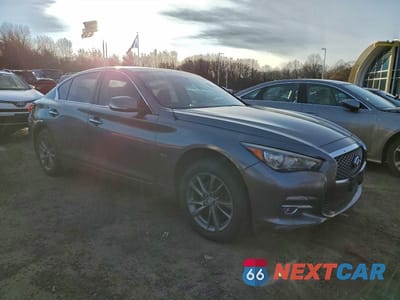 Czwarte zdjęcie samochodu z boku: 2017 INFINITI Q50 PREMIUM VIN:JN1EV7AR8HM838524 - miniatura