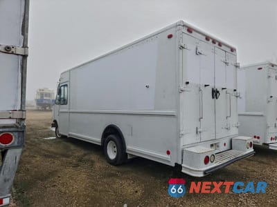 Drugie zdjęcie samochodu z przodu: 2000 FORD E350 DELIVERY TRUCK VIN:1FCJE39L3YHA77527 - miniatura