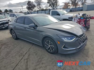 Czwarte zdjęcie samochodu z boku: 2020 HYUNDAI SONATA HYBRID VIN:KMHL24JJ3LA014037 - miniatura