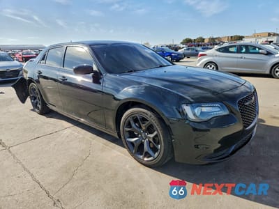 Czwarte zdjęcie samochodu z boku: 2022 CHRYSLER 300 TOURING VIN:2C3CCAAGXNH111877 - miniatura