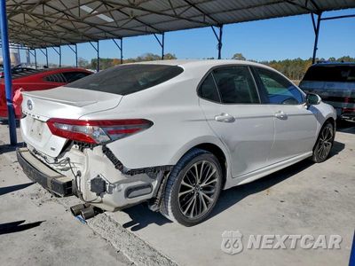 Trzecie zdjęcie samochodu z tyłu: 2018 TOYOTA CAMRY L VIN:4T1B11HKXJU142833 - miniatura