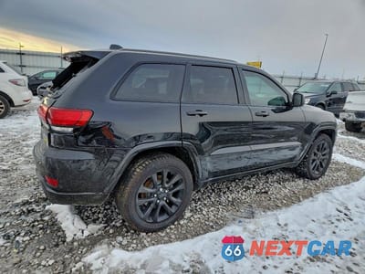 Trzecie zdjęcie samochodu z tyłu: 2019 JEEP GRAND CHEROKEE LAREDO VIN:1C4RJEAG3KC597580 - miniatura