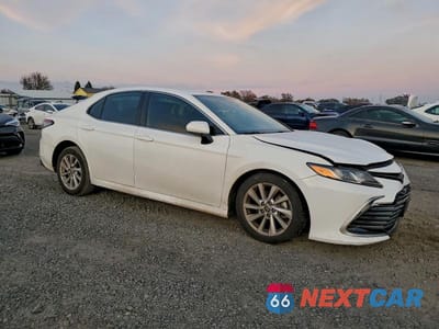 Czwarte zdjęcie samochodu z boku: 2022 TOYOTA CAMRY LE VIN:4T1C11AK2NU629240 - miniatura