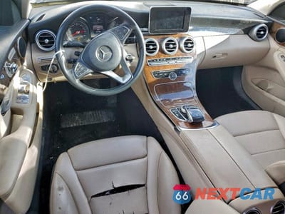 Zdjęcie 8 z 11 samochodu: 2015 MERCEDES-BENZ C 300 4MATIC VIN:55SWF4KBXFU032526 - miniatura