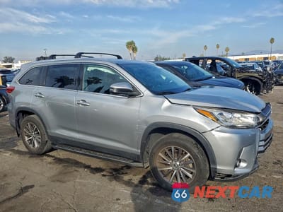Czwarte zdjęcie samochodu z boku: 2019 TOYOTA HIGHLANDER XLE VIN:5TDKZRFH5KS305171 - miniatura