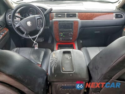 Zdjęcie 8 z 13 samochodu: 2010 CHEVROLET SUBURBAN K1500 LT VIN:1GNUKJE34AR254514 - miniatura
