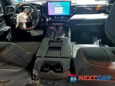 Zdjęcie 8 z 13 samochodu: 2025 TOYOTA TUNDRA CREWMAX LIMITED VIN:5TFWA5DB8SX333315 - miniatura