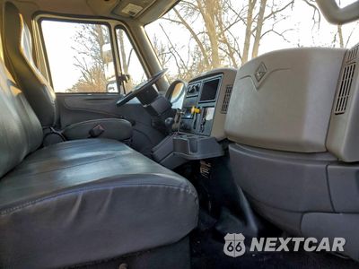 Piąte zdjęcie samochodu w środku: 2018 INTERNATIONAL 4300 BOX TRUCK VIN:3HAMMMML2JL003774 - miniatura