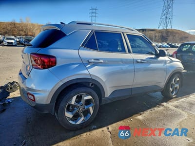 Trzecie zdjęcie samochodu z tyłu: 2020 HYUNDAI VENUE SEL VIN:KMHRC8A32LU015002 - miniatura